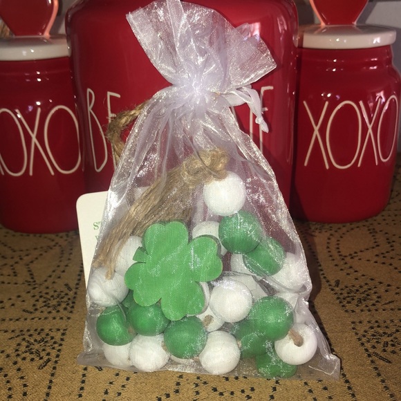 St Patrick’s Day Shamrock Wood Bead Garland 32” Long - Picture 4 of 4